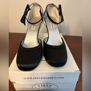 Vintage Steve Madden round toe heels, black satin with ankle bows!